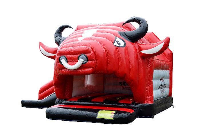 Maatwerk springkussen in de vorm van een stier 